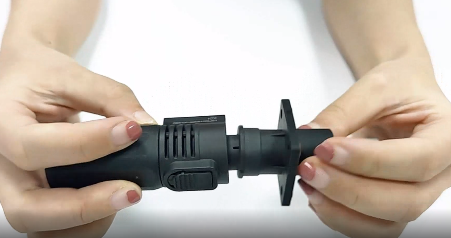 储能连接器压接展示